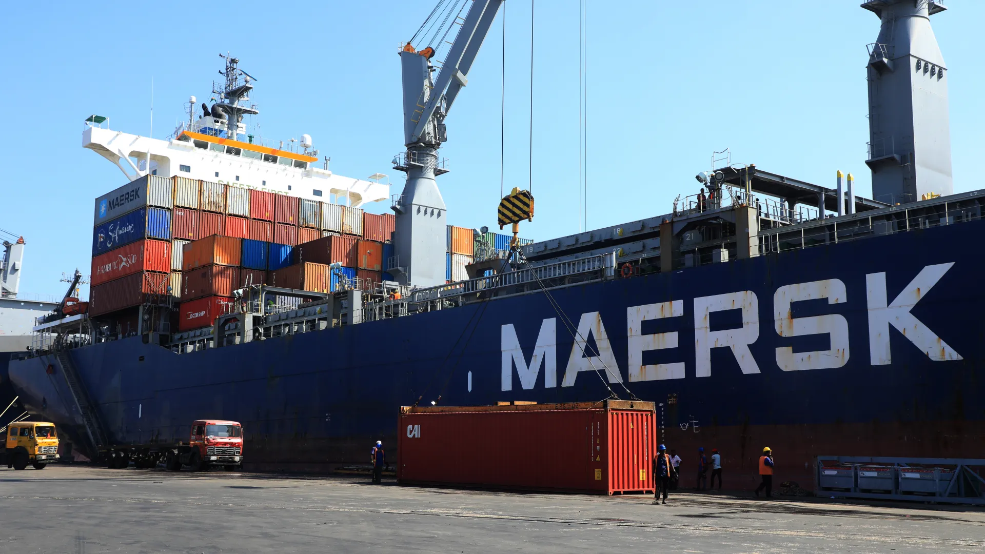 Maersk suspende indefinidamente los viajes por el Mar Rojo tras el ataque de los Hutíes