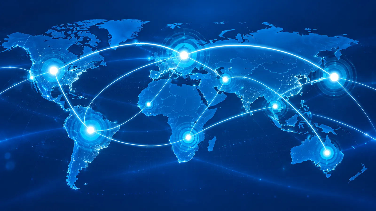 mapa mundial en tonos azules con puntos luminosos interconectados por líneas curvas, que representan una red global de comunicación y conectividad